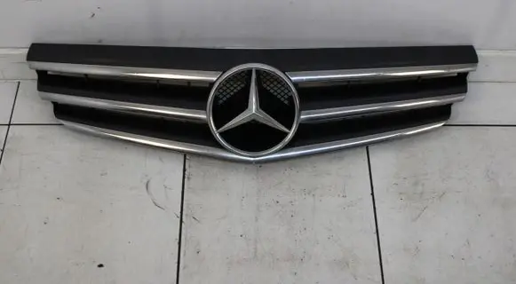Mercedes-Benz CLC CL203 Front bumper upper radiator grill 