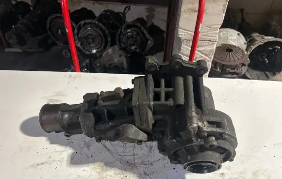 Gearbox transfer box case