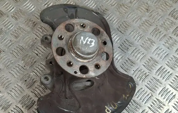 Mercedes-Benz E C207 W207 Front wheel hub 2040281