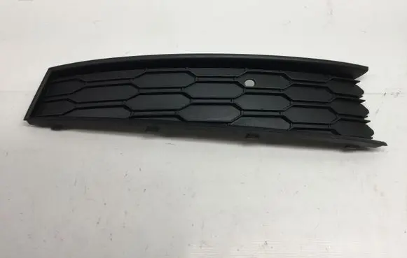 Skoda Scala Front bumper lower grill 657807682A
