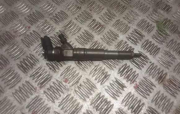 BMW 5 E60 E61 Fuel injector 7789661