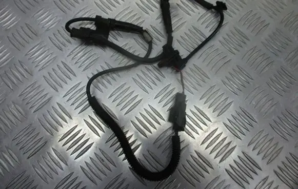 Hyundai i30 ABS wheel speed sensor 