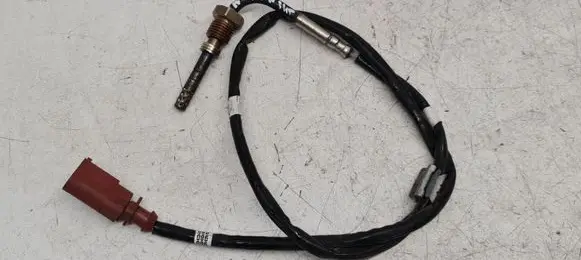 Volkswagen Touran II Exhaust gas temperature sensor 03L906088DH 304104472 AGAT2200