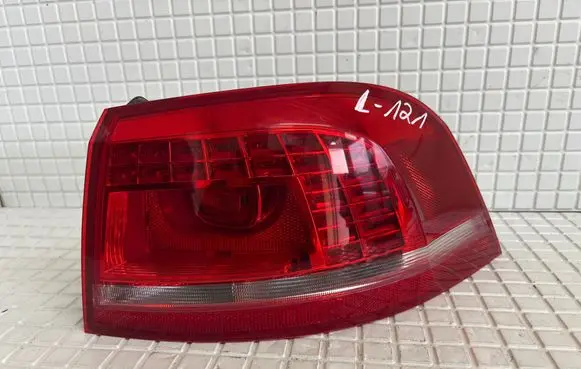Volkswagen PASSAT B7 Rear/tail lights 2SK01074602 3AF945208B