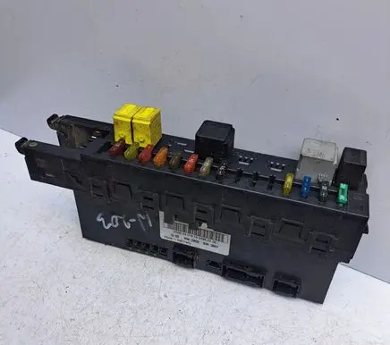 Mercedes-Benz C W203 Fuse box cover 2095450101