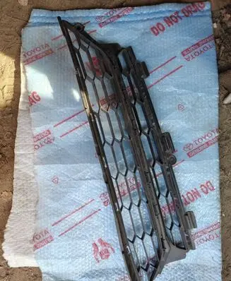 Renault Megane III Front grill 622542078R BKD959M2