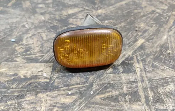 Toyota Picnic Front fender indicator light 013047