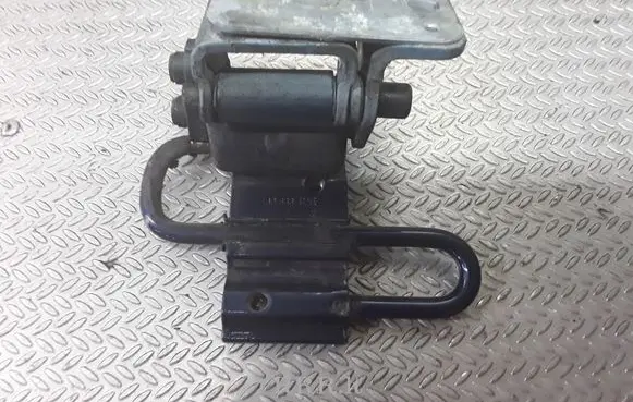 Audi A6 S6 C5 4B Rear door lower hinge 4B0833412E