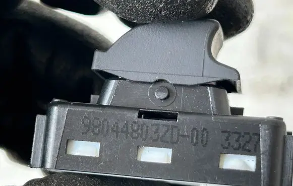 Peugeot 3008 II Electric window control switch 98044803ZD