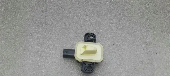 Mercedes-Benz C W205 Airbag deployment crash/impact sensor A1668210351