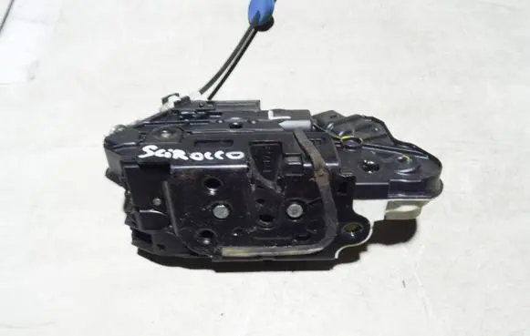 Volkswagen Scirocco Front door lock 5N2837016A