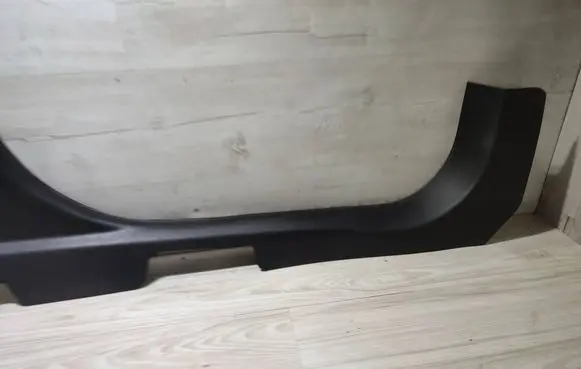 Foot area side trim