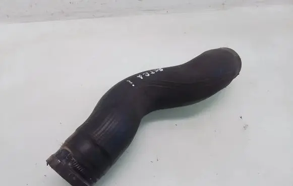 Opel Astra H Intercooler hose/pipe 