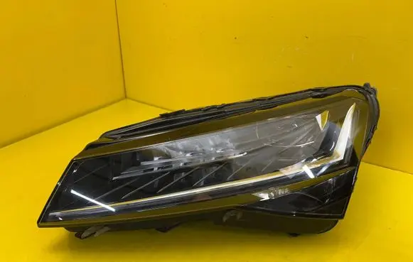 Skoda Superb B8 (3V) Headlight/headlamp 3V1941015E