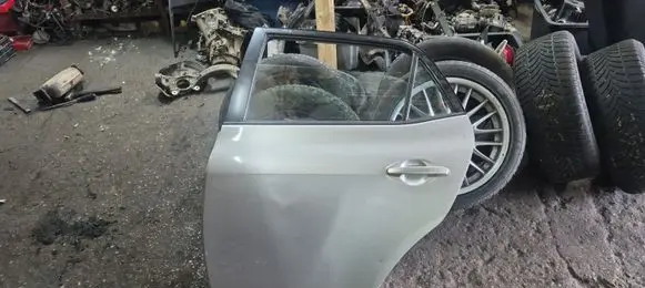 Toyota Auris 150 Rear door