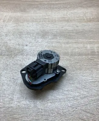Peugeot 607 Air flap motor/actuator 657102J