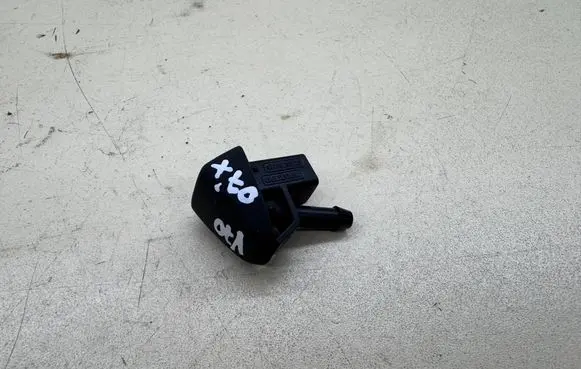 Volvo V70 Windshield washer spray nozzle 30796027 30796028 3079602728