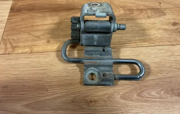 Audi A6 S6 C6 4F Front door lower hinge 8E0831412B