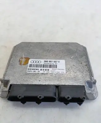 Audi A4 S4 B5 8D Engine control unit/module 3B0907557E 5WP436101