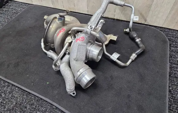 BMW 5 G30 G31 Turbo 7637563 4947702402
