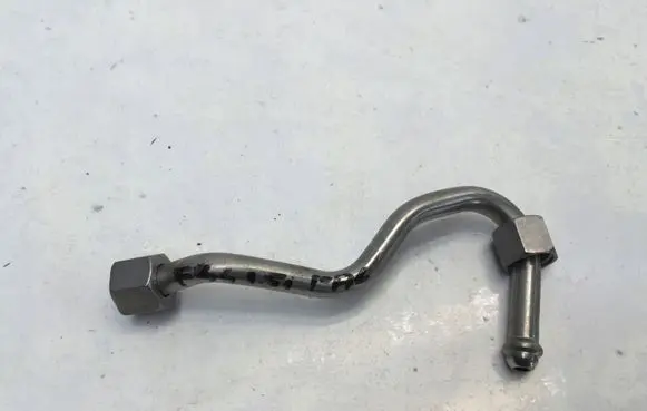 BMW 2 F44 Fuel line pipe 8665626