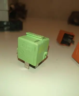 BMW 5 E60 E61 Other relay 8373700 61368373700 V2334-K59-X312