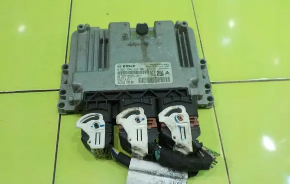 Citroen C4 II Engine control unit/module 9676379780