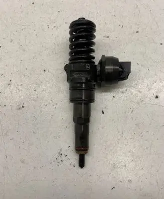 Volkswagen PASSAT B6 Fuel injector 038130073BN 0414720313