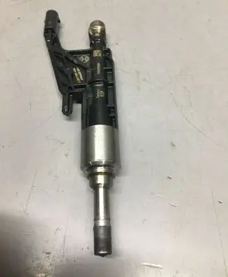 BMW 1 F20 F21 Fuel injector 0261500484 1701290302