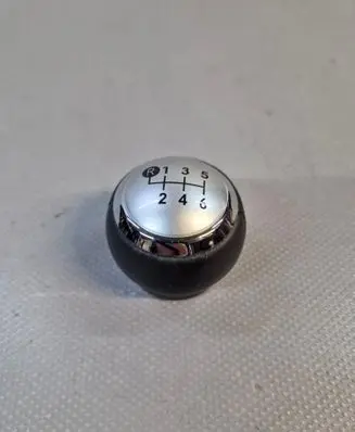 Toyota Avensis T270 Gear lever shifter trim leather/knob 