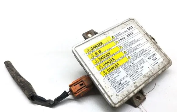 Mazda 3 I Voltage converter/converter module X6T02981