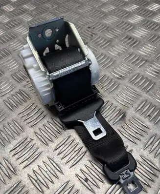 Jaguar XF X250 Rear seatbelt 33035173
