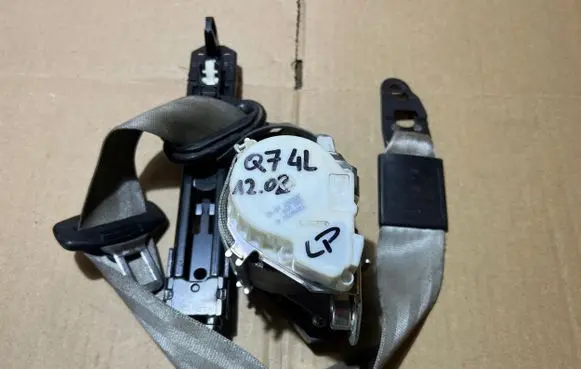 Audi Q7 4L Front seatbelt