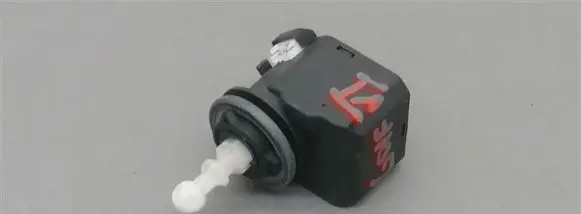 Volkswagen Golf VI Headlight level adjustment motor 