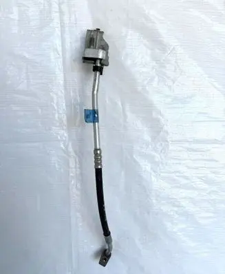 Ford Focus Air conditioning (A/C) pipe/hose F1F119D567AB
