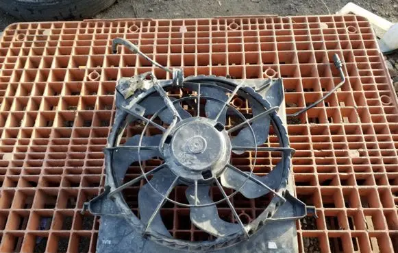 KIA Ceed Radiator cooling fan shroud OEM