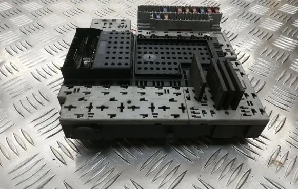 Volvo S80 Fuse module 8645729 8688153
