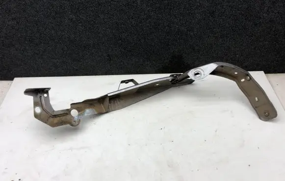 Citroen C4 Grand Picasso Fender mounting bracket 9801669580 016693D04