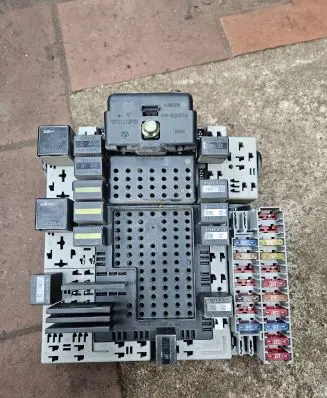 Volvo V70 Fuse box set 8688153 02W184 8645729