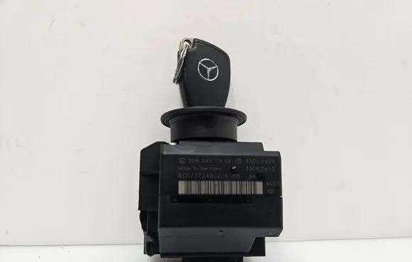 Mercedes-Benz C W203 Ignition lock 33002409 33002410 2095450908