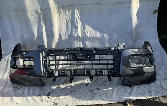 Mitsubishi Pajero Front bumper 6400g152zz