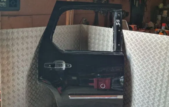 Cadillac Escalade Rear door