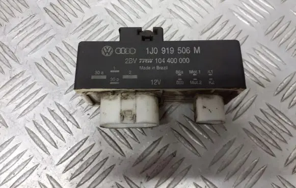 Volkswagen Fox Coolant fan relay 1J0919506M