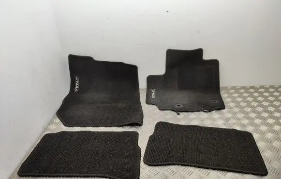 Suzuki Vitara (LY) Car floor mat set 
