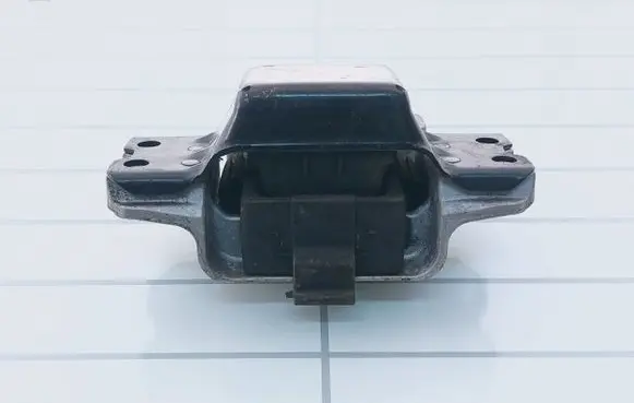 Audi A3 S3 A3 Sportback 8P Engine mount bracket 1K0199555