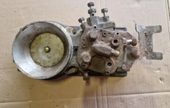 Volkswagen Scirocco Fuel distributor 0438120162 049133353S 0438100116