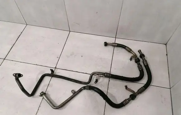 Mercedes-Benz SL R230 Engine coolant pipe/hose A2305001372