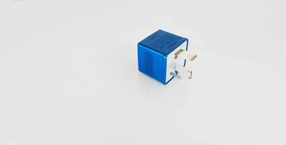 Volkswagen PASSAT B5 Other relay 8A0951253