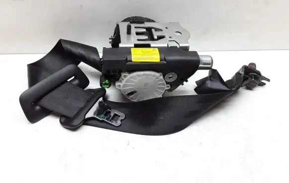 Middle seatbelt (rear)