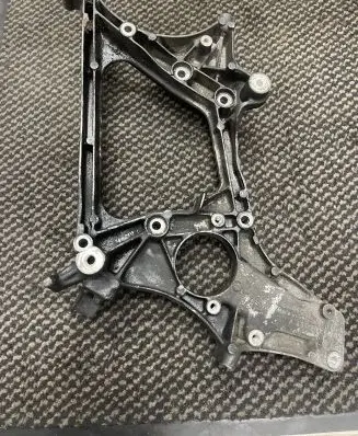 Mercedes-Benz E W212 Generator/alternator bracket A6512011909